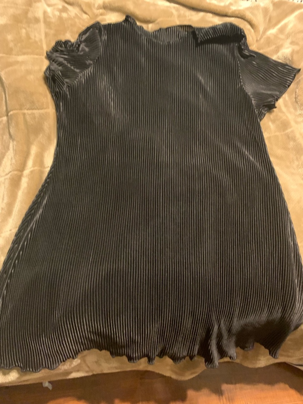 Women’s mini Black Pleated Short Sleeve dress